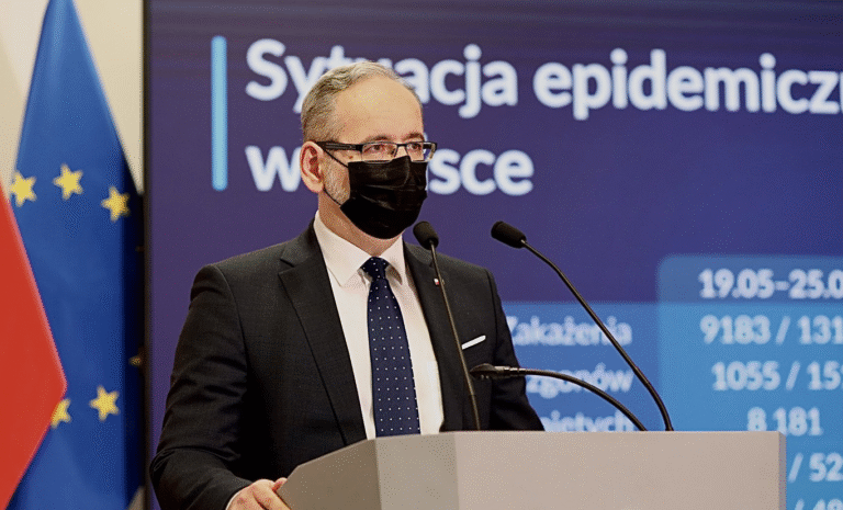 Kto odpowiada za atak na Niedzielskiego? Politycy przerzucają się winą Były minister padł ofiarą bandyckiej napaści. Nie da się ochronić wszystkich polityków, zwłaszcza, że dbają o to, aby wywoływać emocje