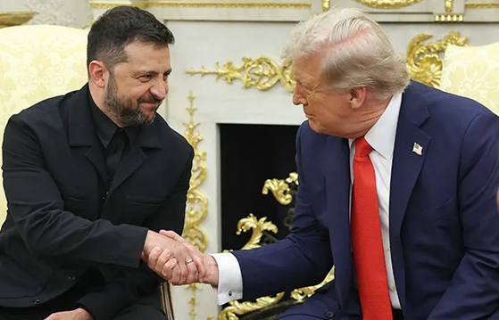 Pokój na stole? Trump aranżuje rozmowy Zełenski-Putin Donald Trump po rozmowach w Białym Domu zapowiedział historyczne spotkanie Wołodymyra Zełenskiego z Władimirem Putinem w sprawie zakończenia wojny