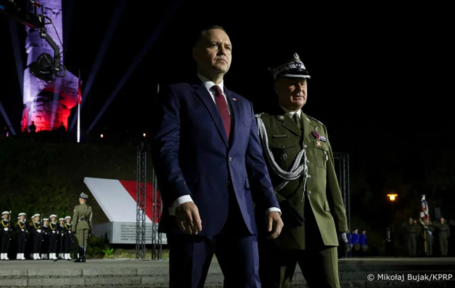 Mocny sygnał od Prezydenta Polski: Niemcy muszą zapłacić za wojnę! Prezydent Nawrocki na Westerplatte o reparacjach: Złe słowo Niemca wypowiadane w kierunku innych narodów, w kierunku narodu polskiego, doprowadziło do tej wojny