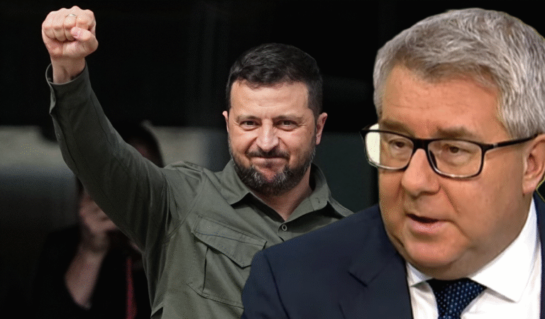 Ryszard Czarnecki: Milczenie Zełeńskiego byłoby złotem Obecna amnezja Zełeńskiego to kontynuacja mitu założycielskiego, że Ukraińcy poradzili sobie sami – tak jest korzystniej dla narodowego samopoczucia.
