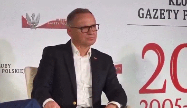 Były prezydent nie zdał egzaminu z pokory . Dziś nie jest już nikomu i do niczego potrzebny. Spełniła sie przepowiednia ministra Zbigniewa Ziobry. Bedzie młodym komentatorem z ochroną...