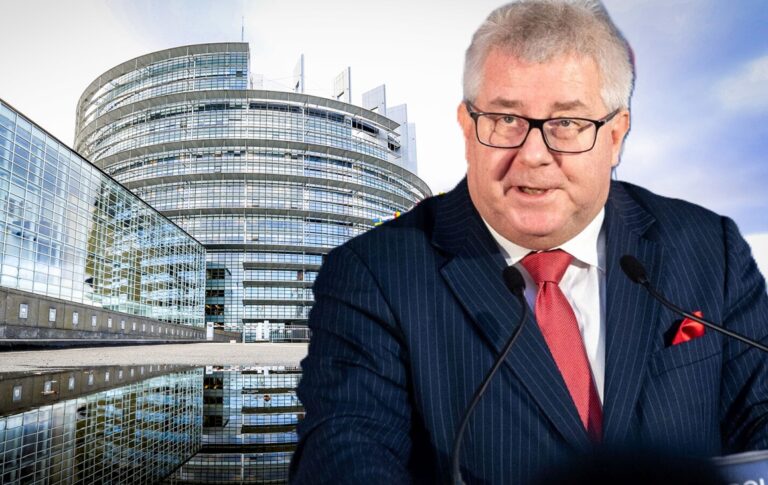 Strasburg. Za świąteczną fasadą decyzje, które kosztują europejskich podatników miliardy.