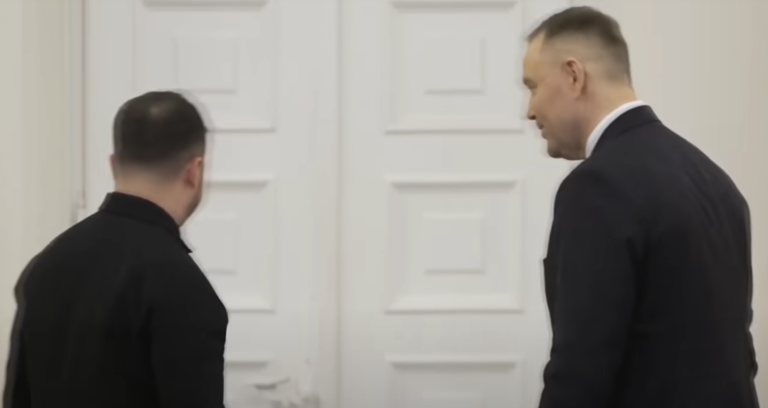 Niemiecki PR kontra polskie czołgi. Ukraińska wdzięczność omija Warszawę szerokim łukiem Prezydent Karol Nawrocki wprost zakomunikował Wołodymyrowi Zełenskiemu to, co Polacy czują od dawna: polski wysiłek zasługuje na realne docenienie, a nie na bycie tłem dla niemieckiego PR-u.